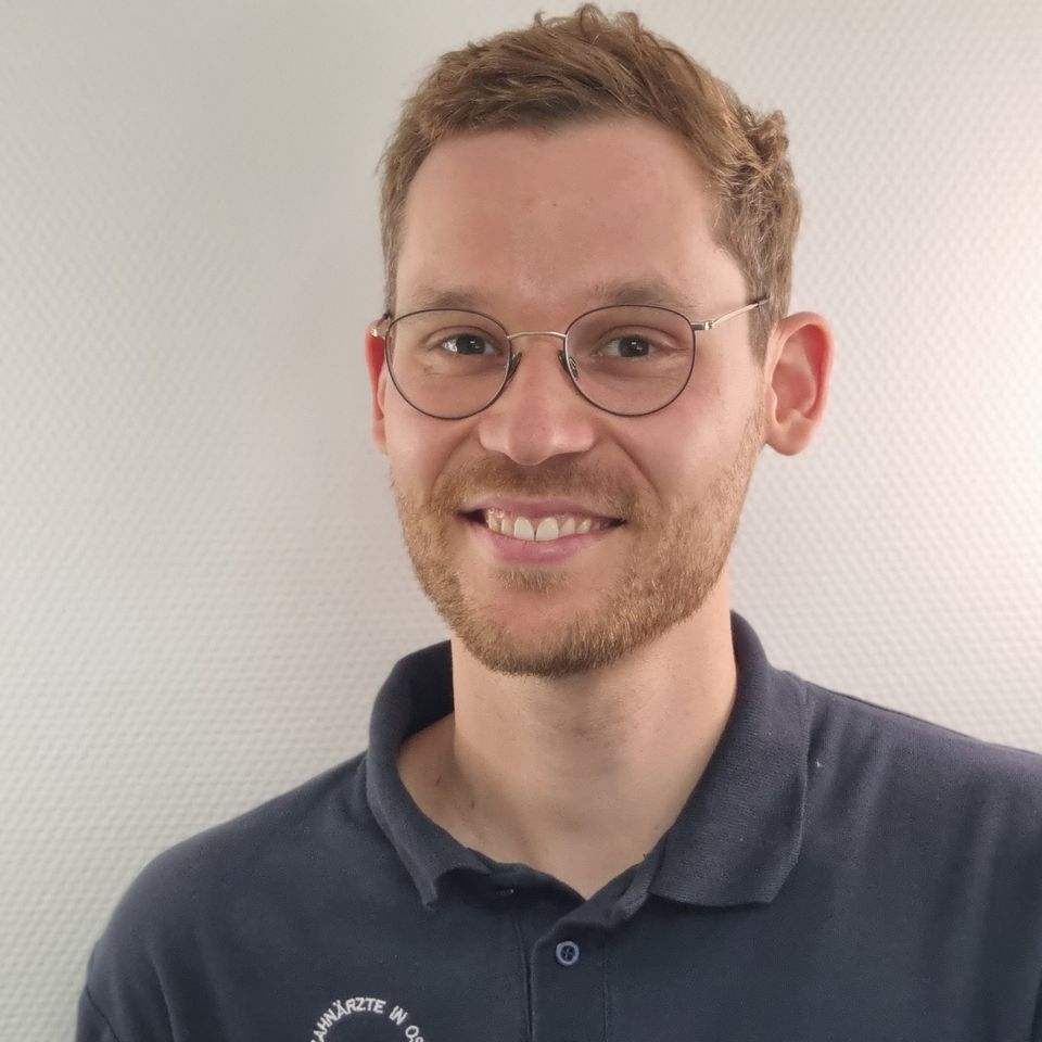 Max Niederau - Zahnarzt bei Gausmann.Dental Max Niederau - Zahnarzt bei Gausmann.Dental